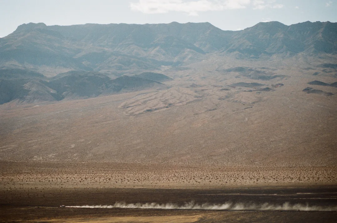 bullion-death-valley-desert-car-dust-trail