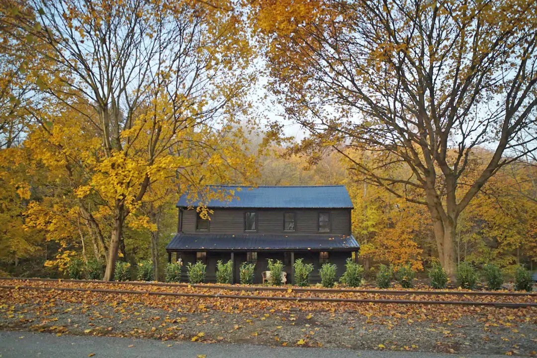 creek-house-cabin-rail-road-pennsylvania