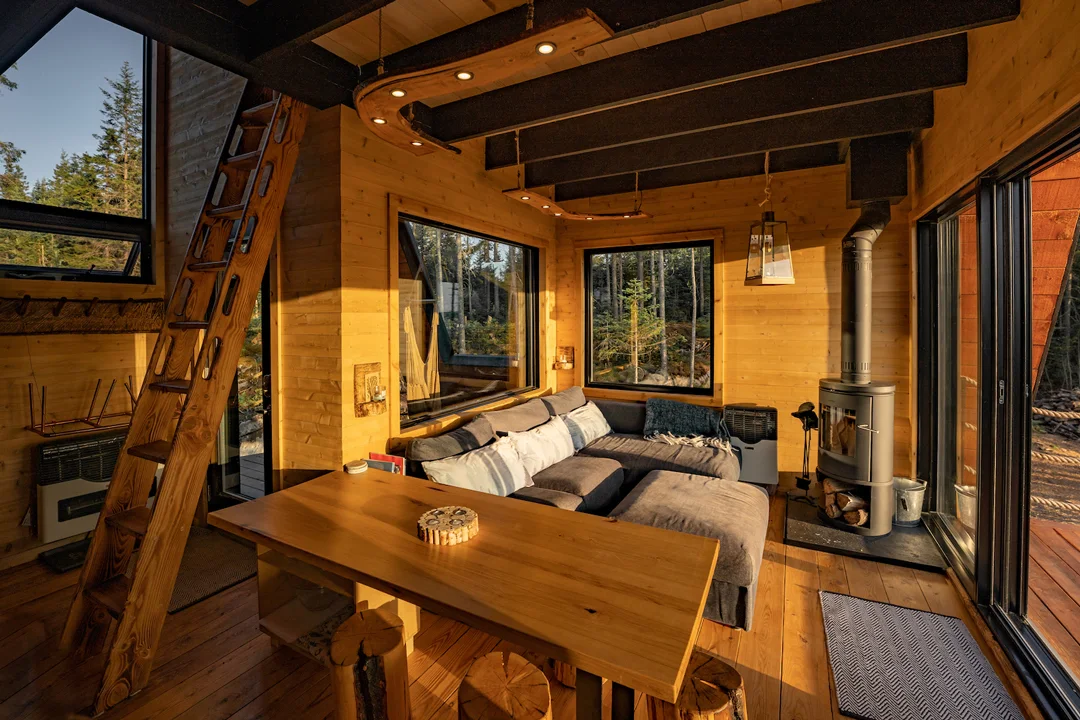 Le-Maelstrom-Lac-Beauport-Quebec-La-Cabin-2
