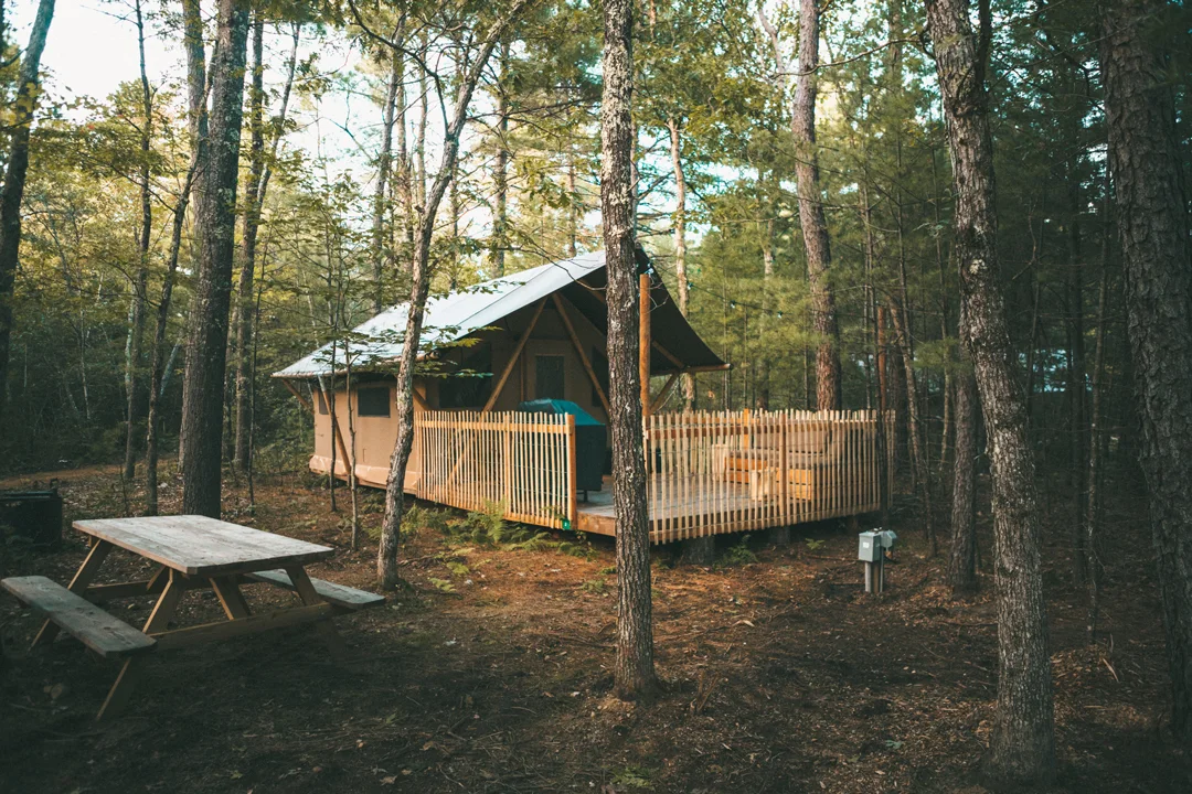 new-england-cabins-huttopia-tent-exterior