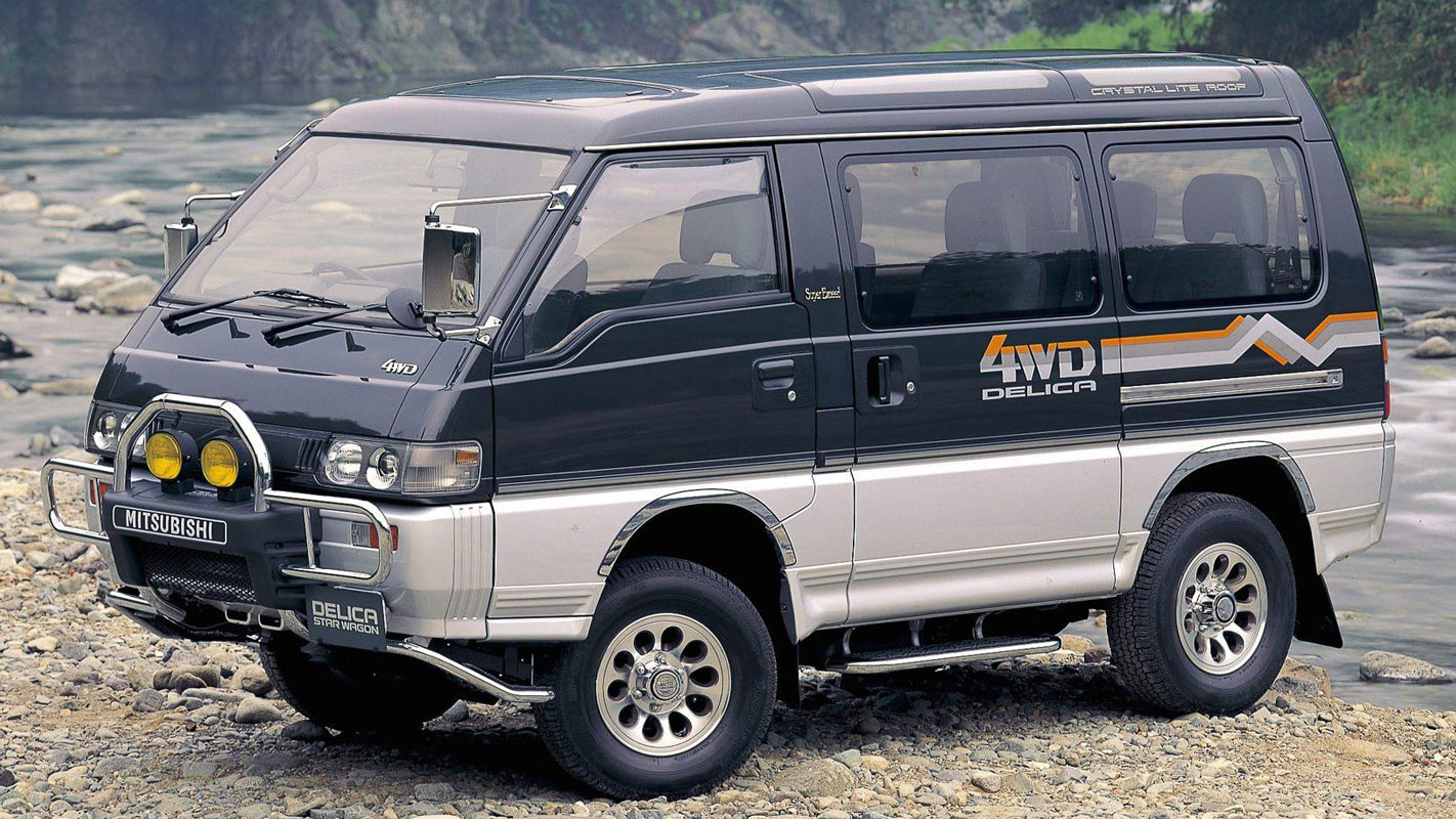 Купить японский микроавтобус. Митсубиси Делика 1995. Mitsubishi Delica 4x4. Mitsubishi Delica 4x4 дизельная. Тойота Делика 1995.