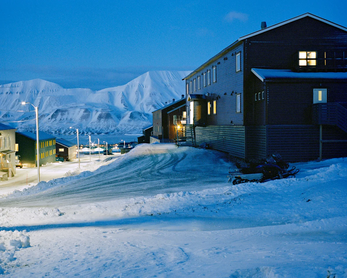 catherine-lemble-svalbard-nybyen