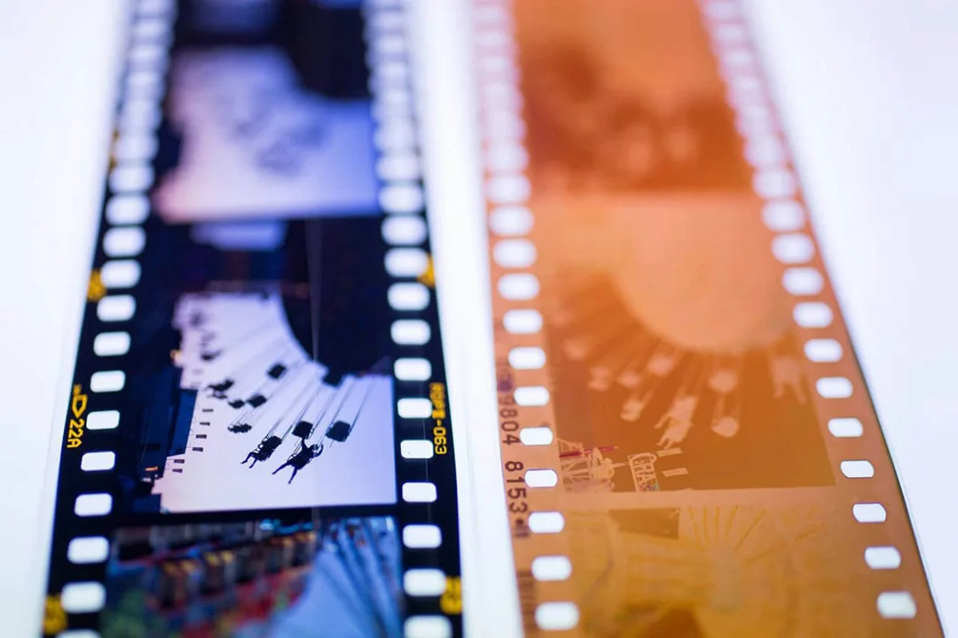 best-film-photo-labs-the-darkroom-bts-film-development