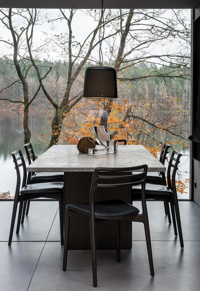 vipp-shelter-denmark-dining-table