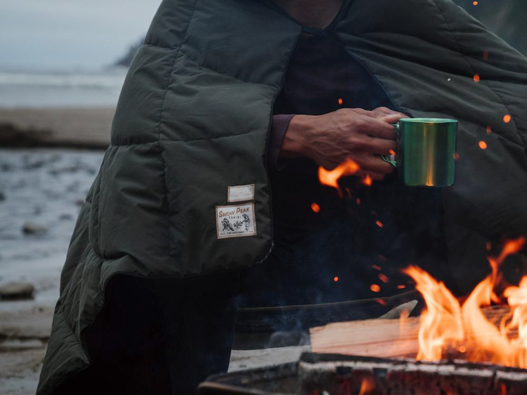 13 Best Outdoor Blankets & Insulated Quilts of 2023 | Field Mag