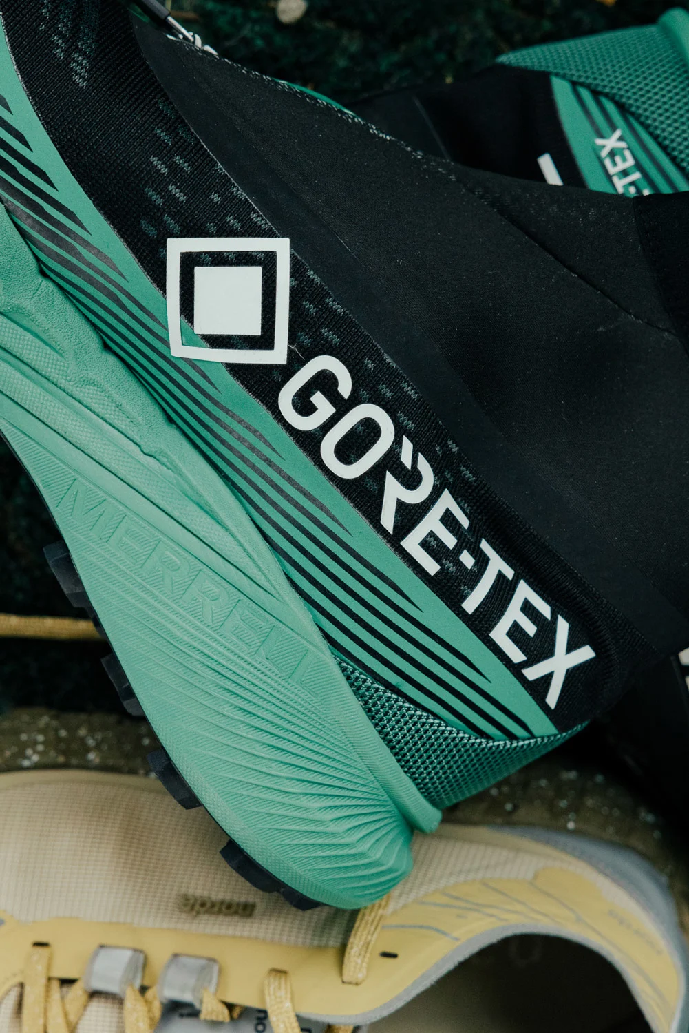 waterproof-running-shoes-gtx-detail