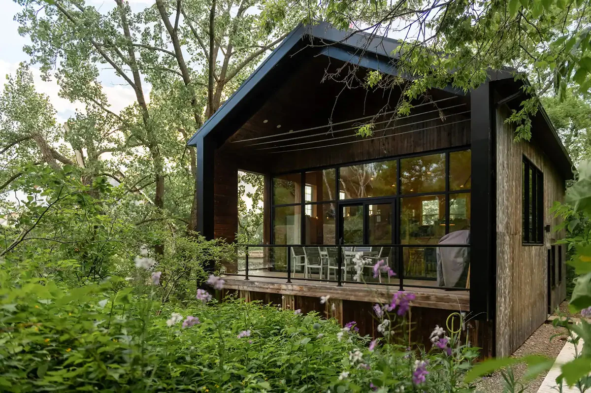 best-quebec-cabins-waterfall-cottage