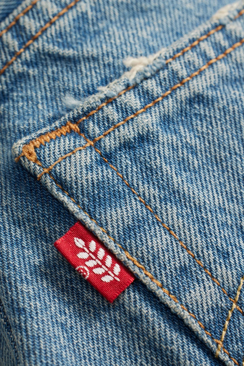 levis-plant-based-tag-detail