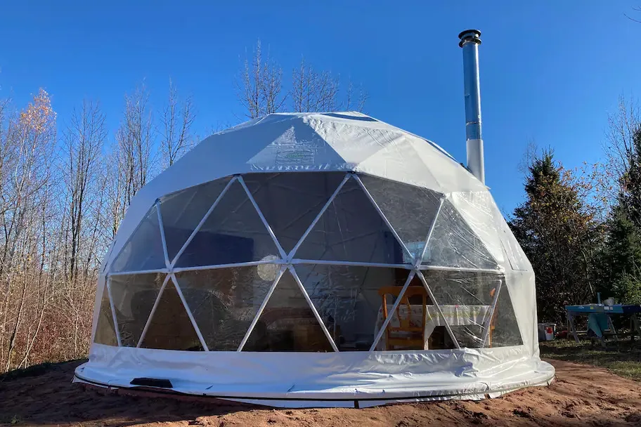 wisconsin-glamping-twisted-twig-geodesic-dome-exterior