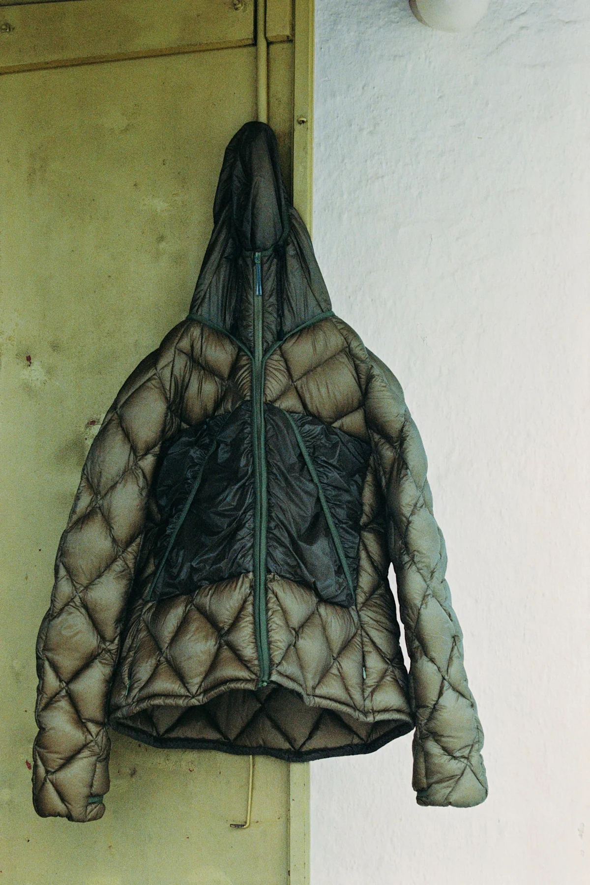 roa-profile-jacket-detail