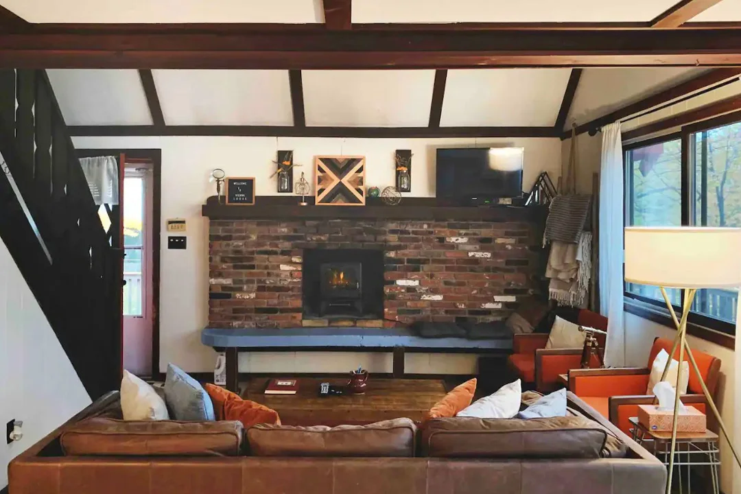 vienna-lodge-intervale-new-hampshire-fireplace
