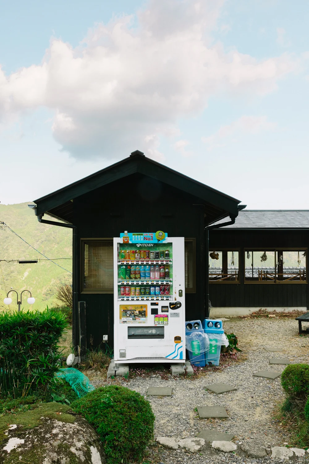 tanner-bowden-vending-machine-book-country