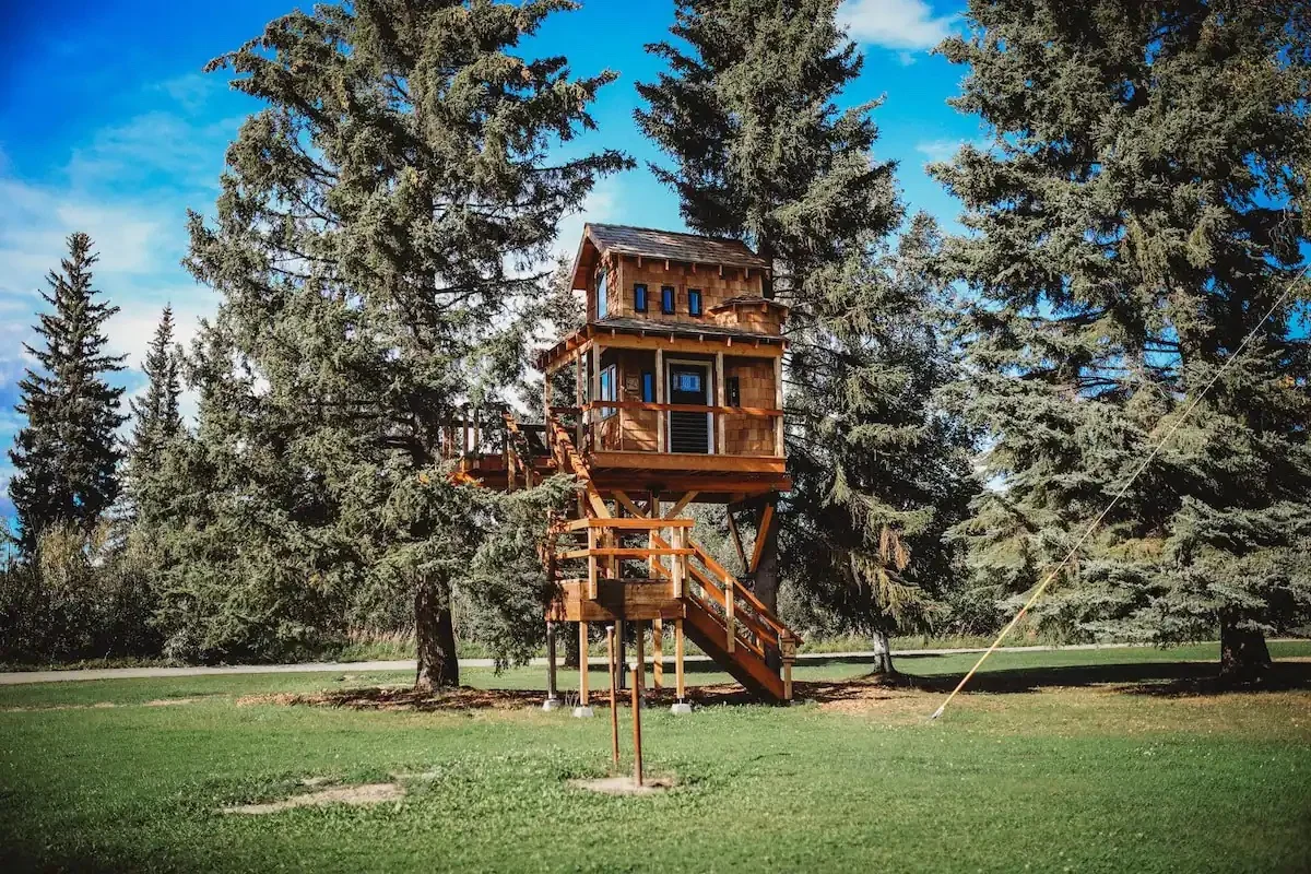 best-usa-treehouses-alaska
