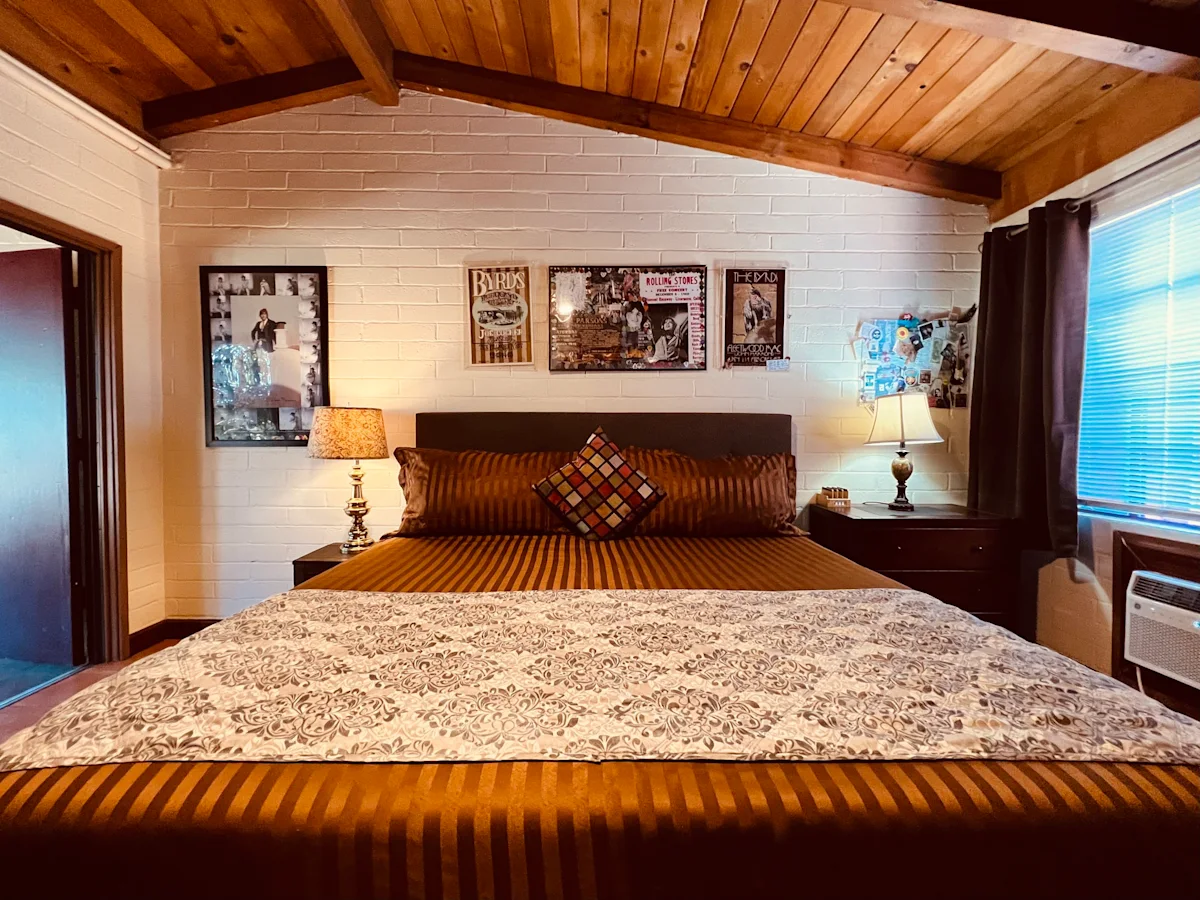 best-joshua-tree-hotels-joshua-tree-inn