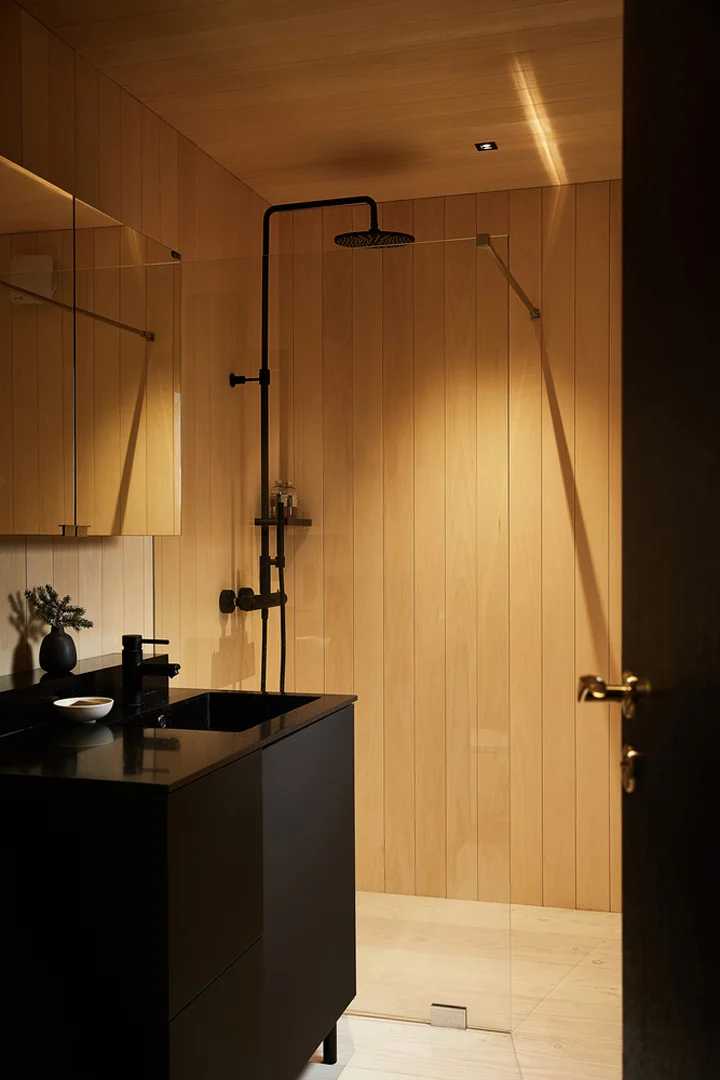 meteorite-cabin-finland-ateljé-sotamaa-bathroom