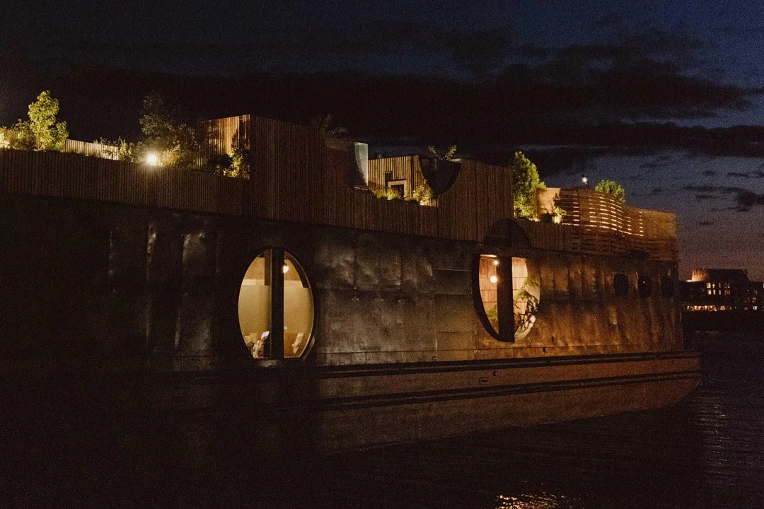 havn-sauna-victoria-island-canada-night