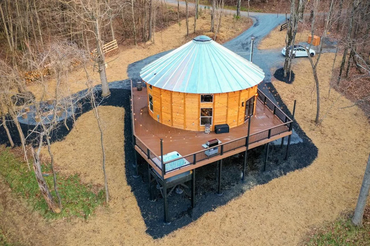 virginia-glamping-shenandoah-yurt-exterior