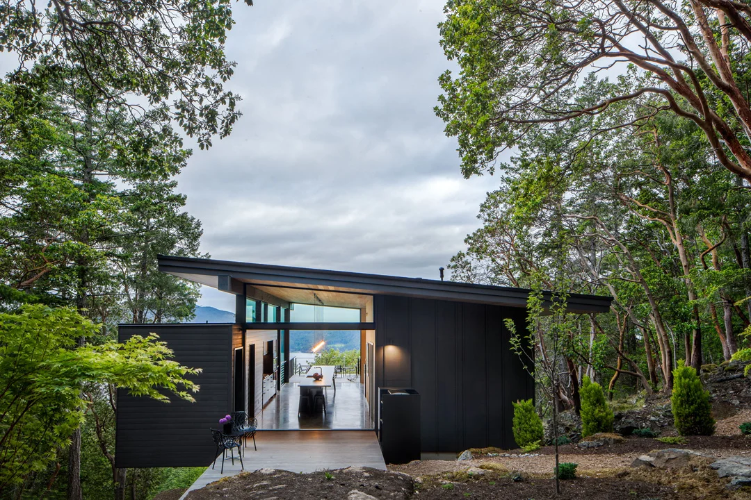 buck-mountain-cabin-orcas-island-washingon-heliotrope-entrance
