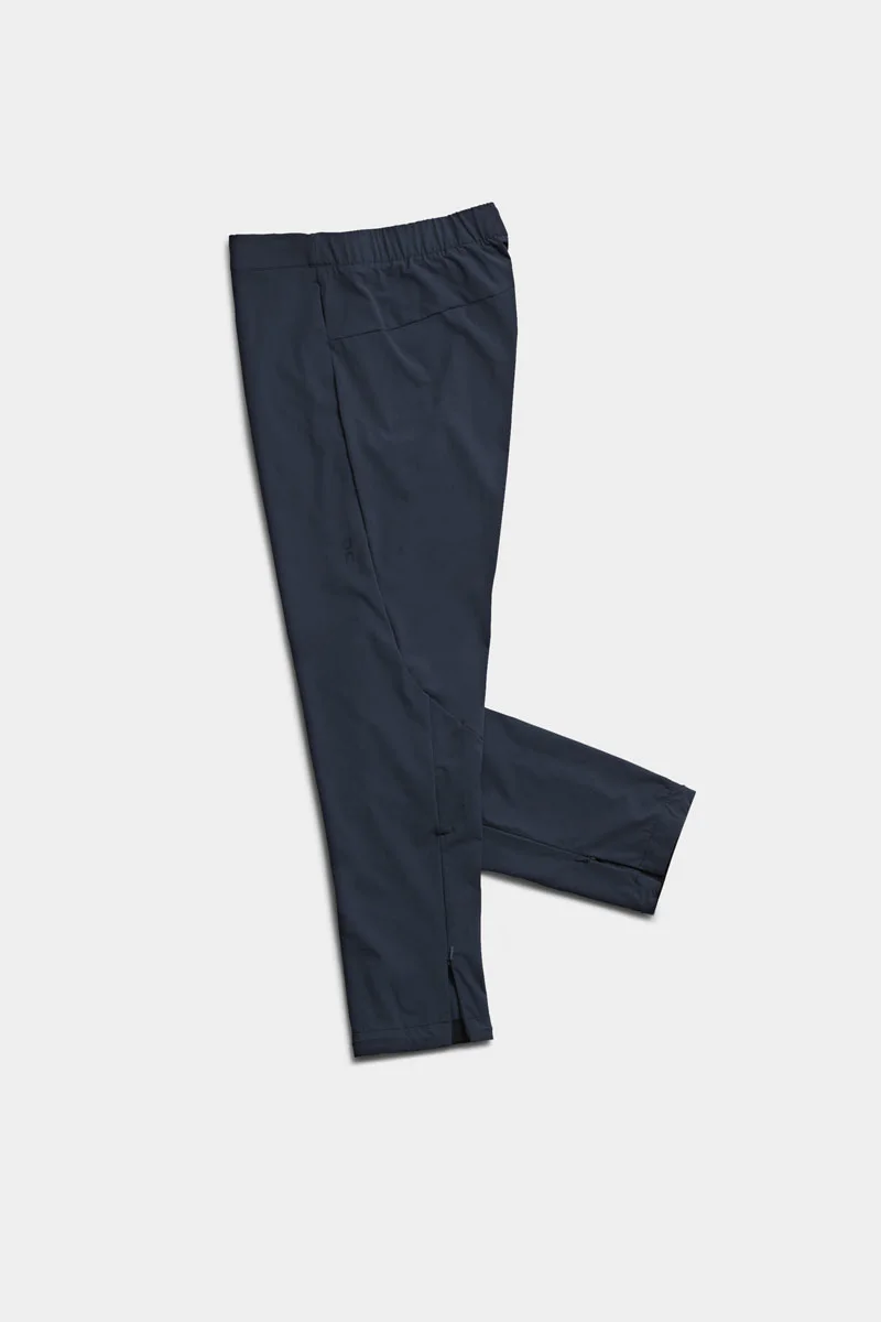 travel-pants-on-running-active-pants