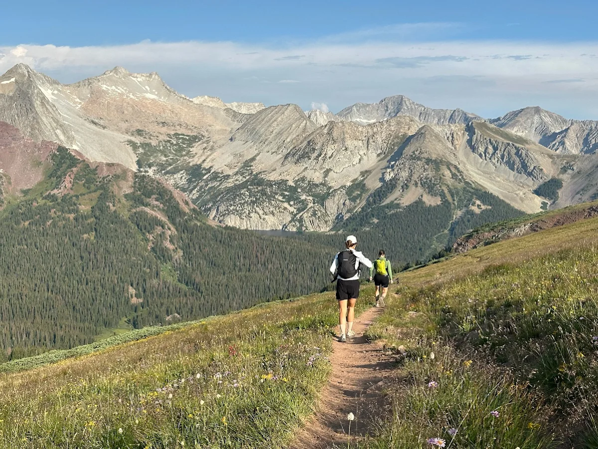 four-pass-loop-guide-looking-toward-capitol-peak