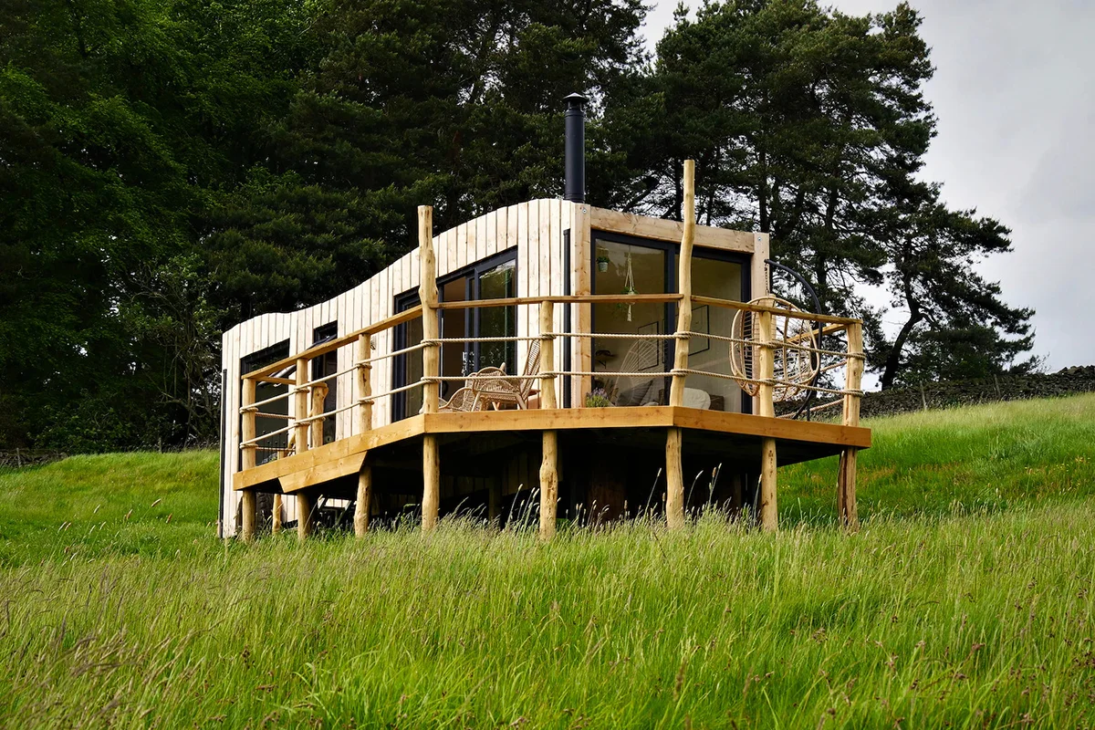 best-peak-district-cabins-buzzard-lodge