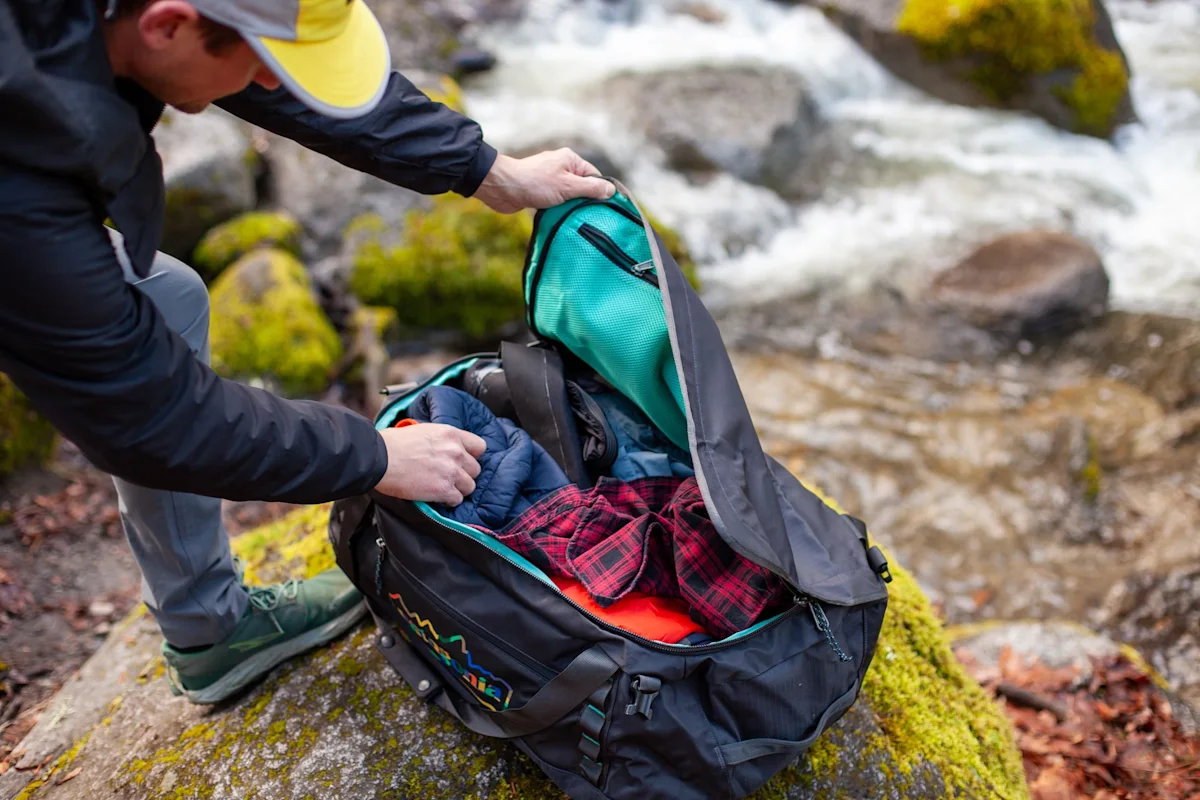patagonia-black-hole-duffel-icon-open
