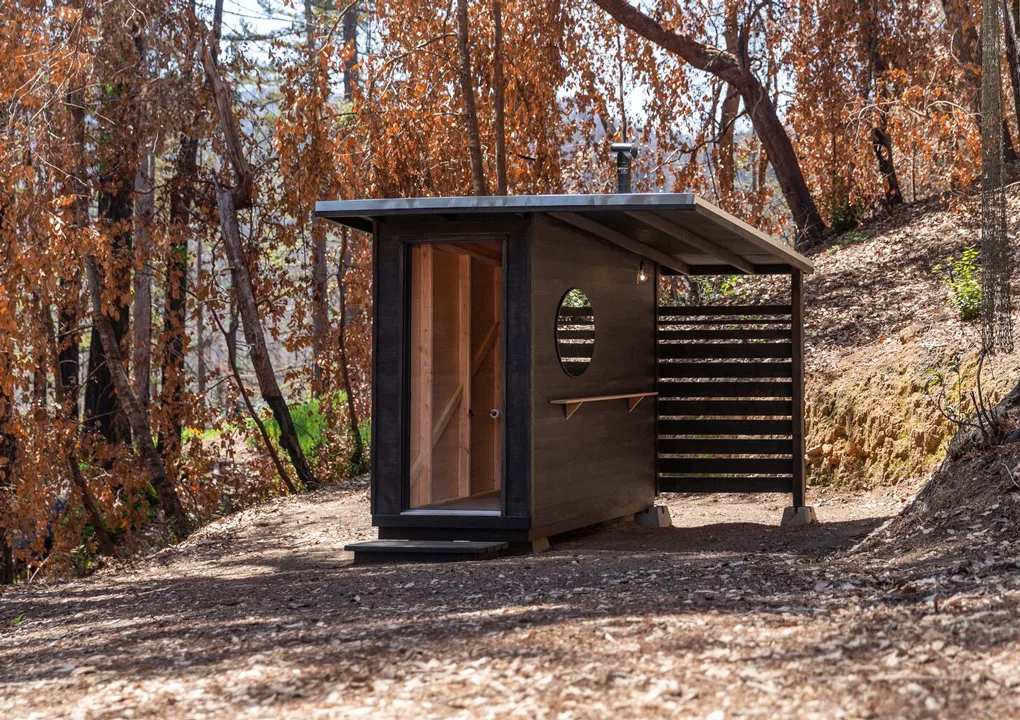redwood-cabin-elevated-spaces-waldman-fiffer-outhouse