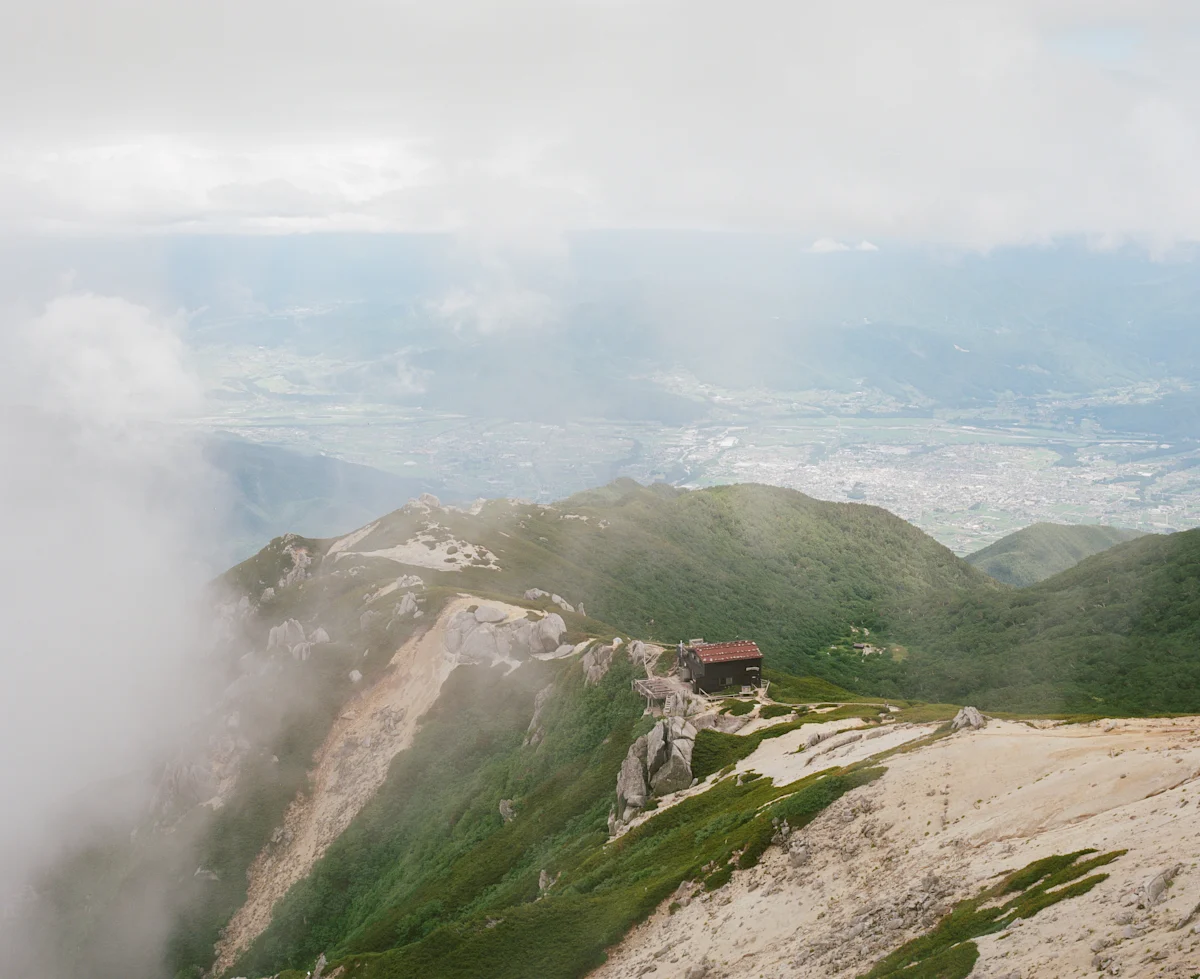 sam-godin-japanese-huts-KOMAHO-HUT