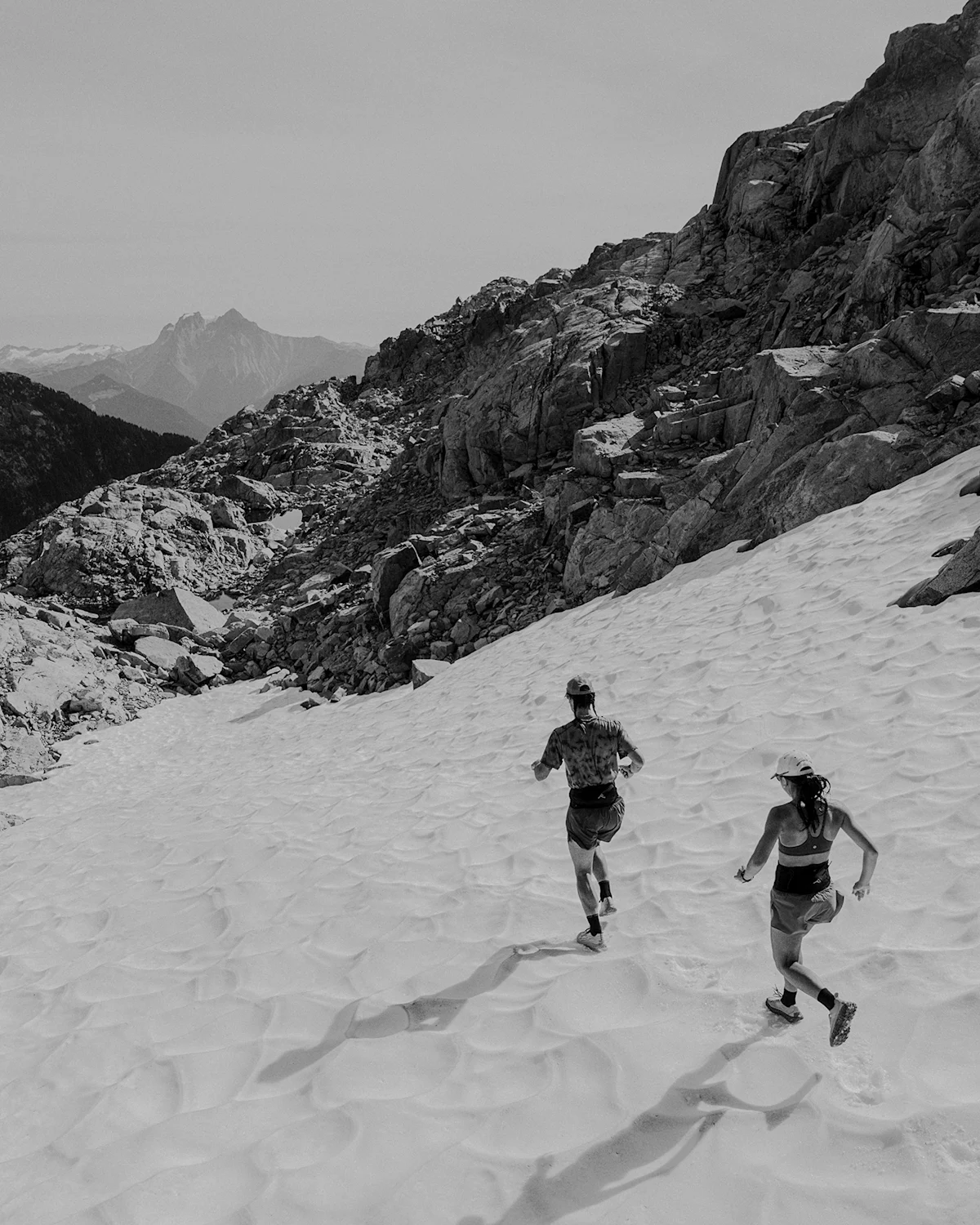 raide-feature-running-vert-bw