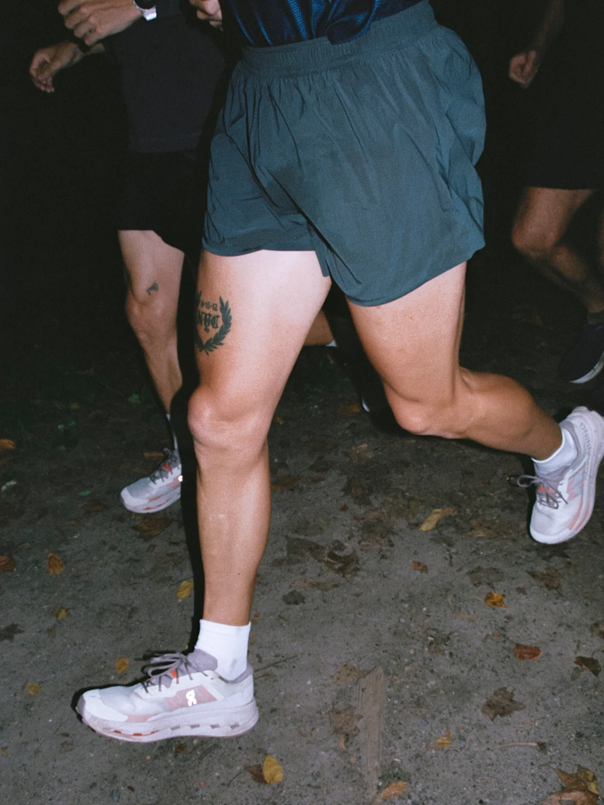 miler-running-dirt-city-recap-leg-running-trail-vertical