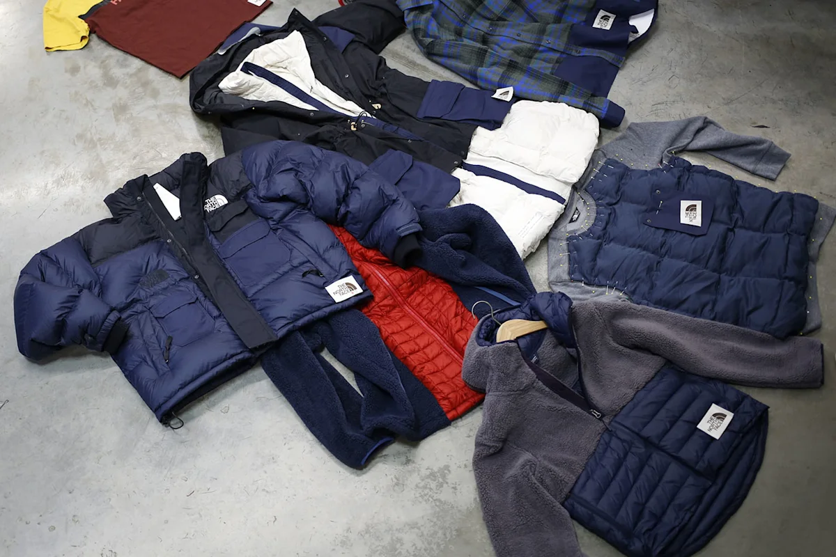 The-North-Face-Renewed-Field-Mag-thumb