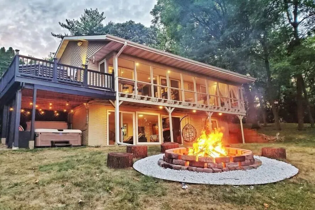 summer-waterfront-getaway-iowa-city-iowa