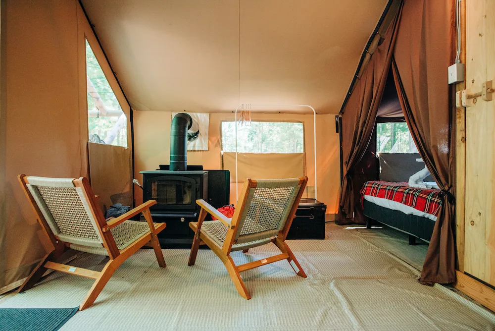 Huttopia-Interior-FM