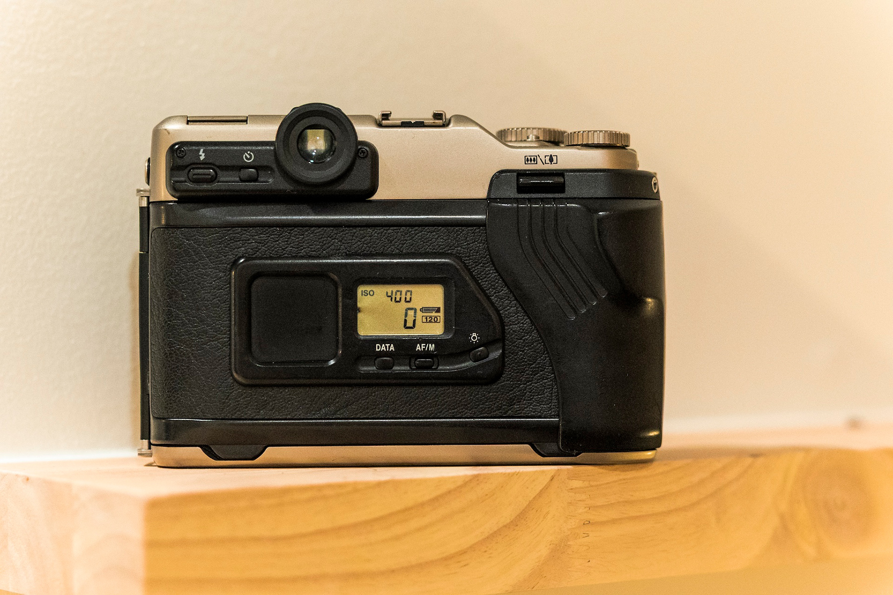 Fuji GA645Zi Review: What to Know, According to a Pro Photographer