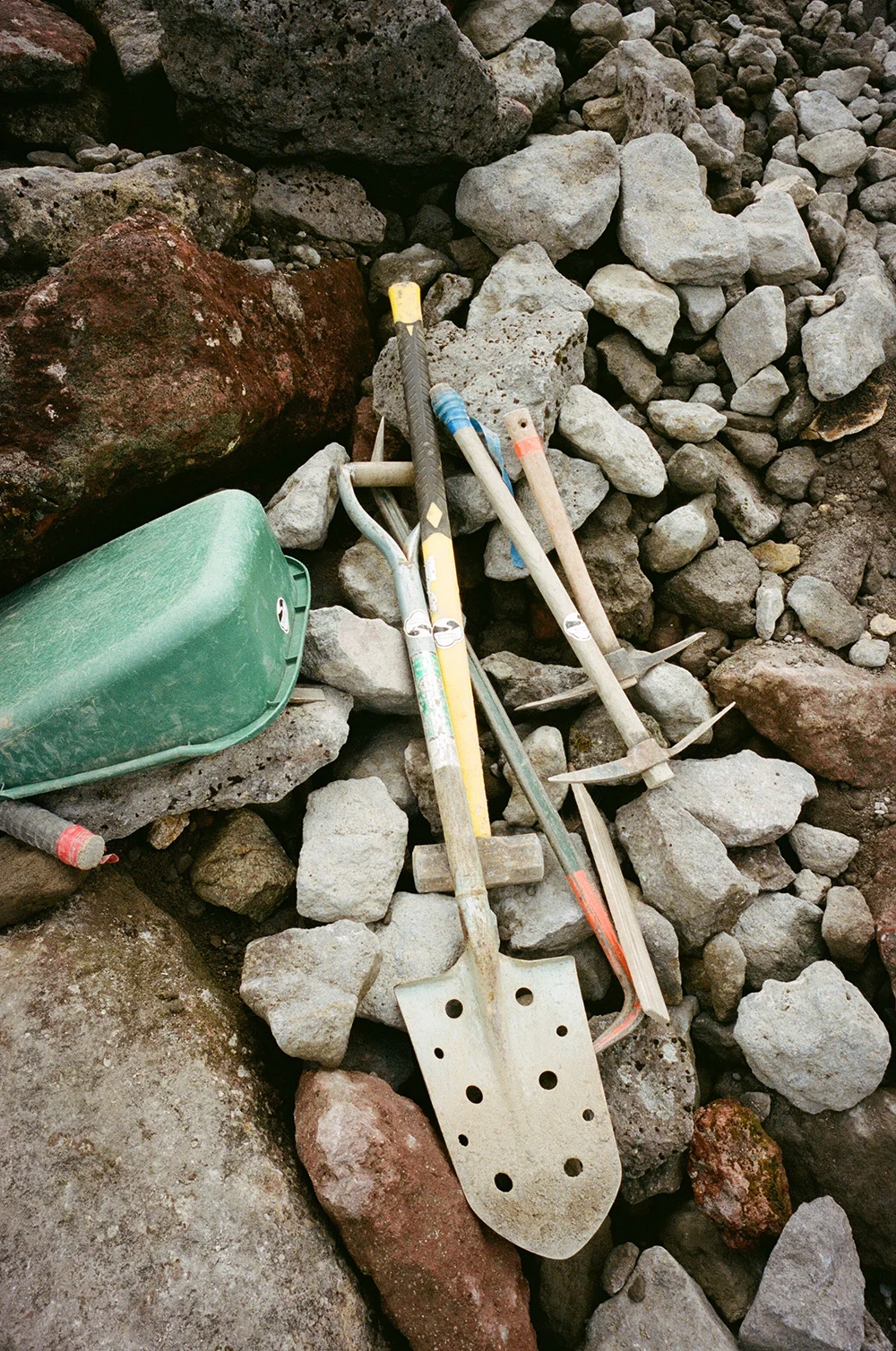 Sam-Godin-Kumonodaira-Hut-Japan-Alps-10-Tools