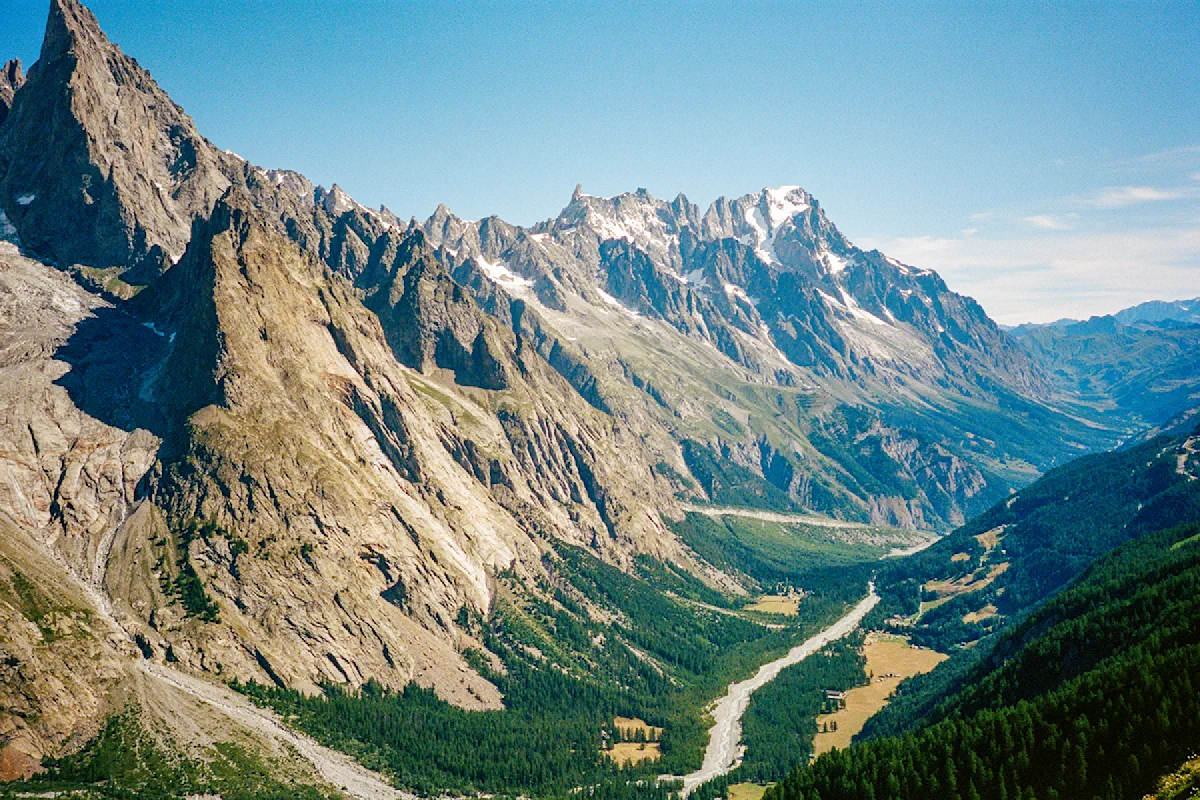 chalmers-tour-du-mont-blanc-mountain-view-landscape