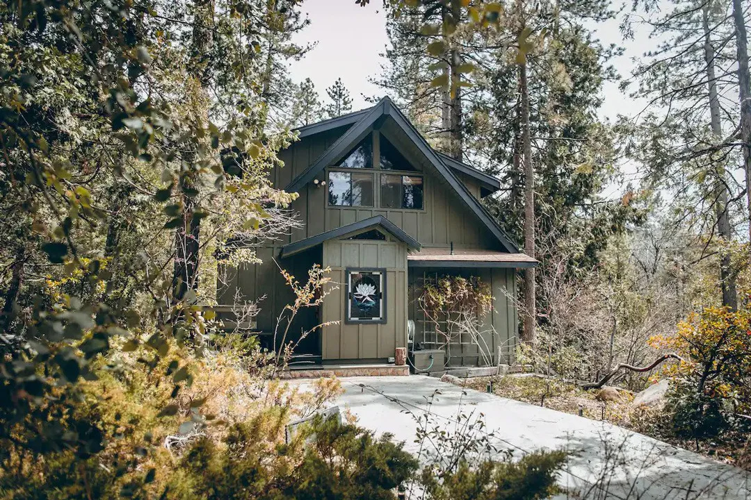 whiskey-creek-cabin-idyllwild-pine-cove-california-exterior