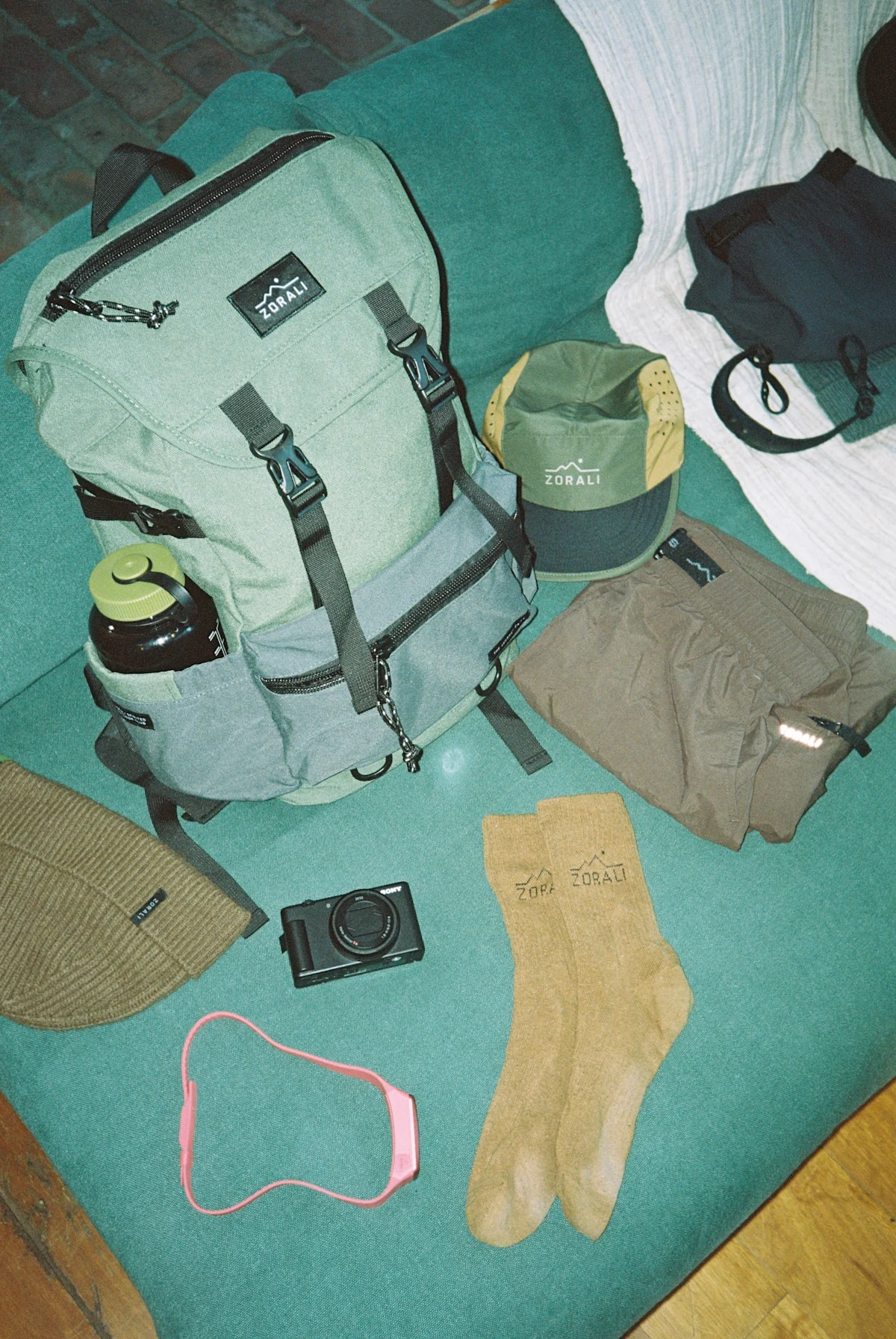 zorali-brand-profile-escapade-backpack-with-gear-vertical