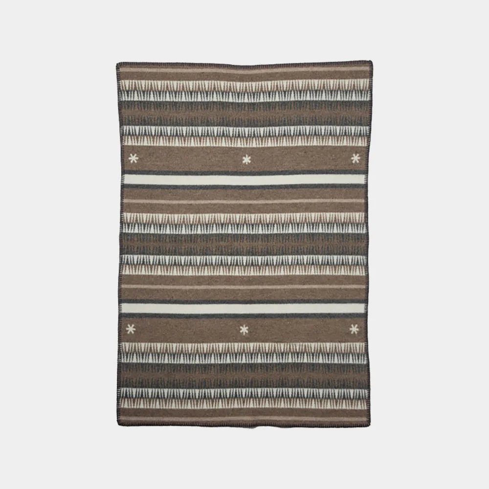 fuzzy-blankets-snow-peak (1)