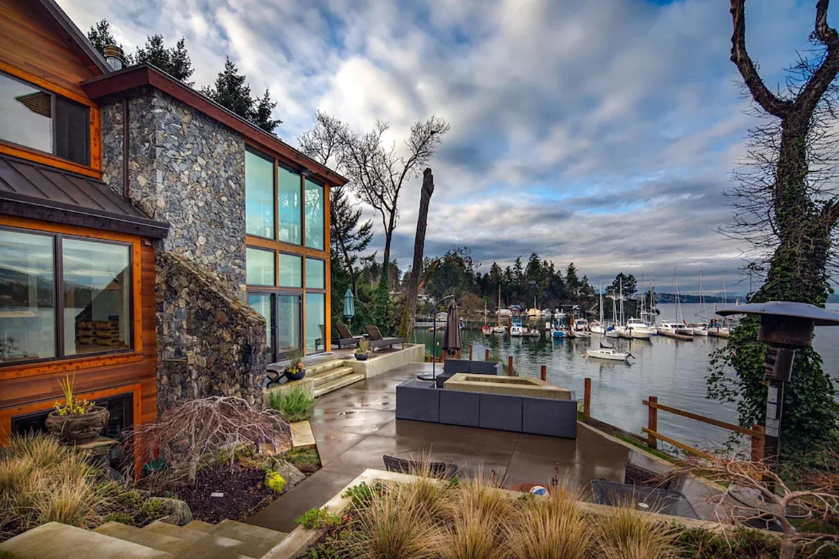 victoria-cabins-and-vacation-rentals-roundup-the-modern-beach-house-exterior