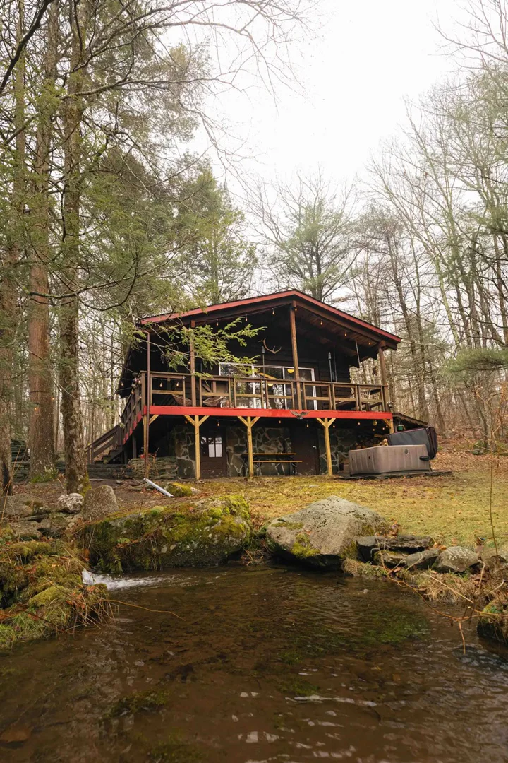 the-clubhouse-cabin-hawley-pennsylvania