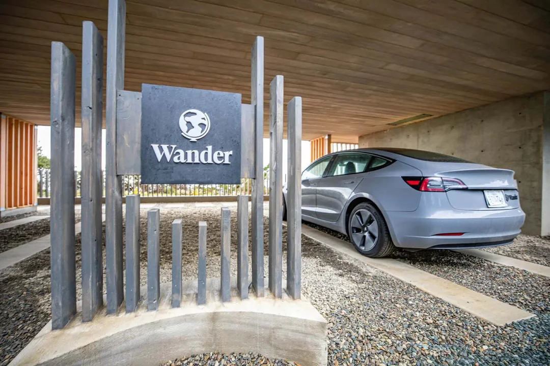 wander-orford-cliffs-oregon-tesla
