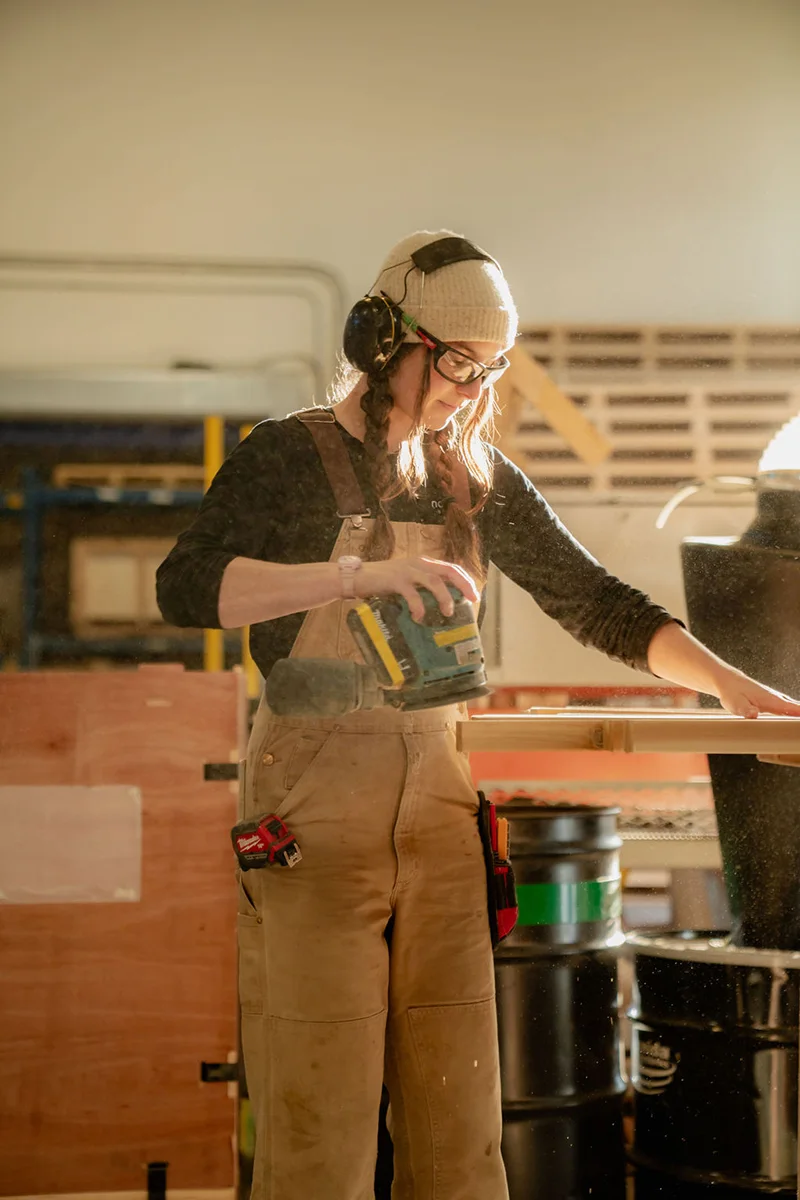 nootka-saunas-warehouse-worker-2