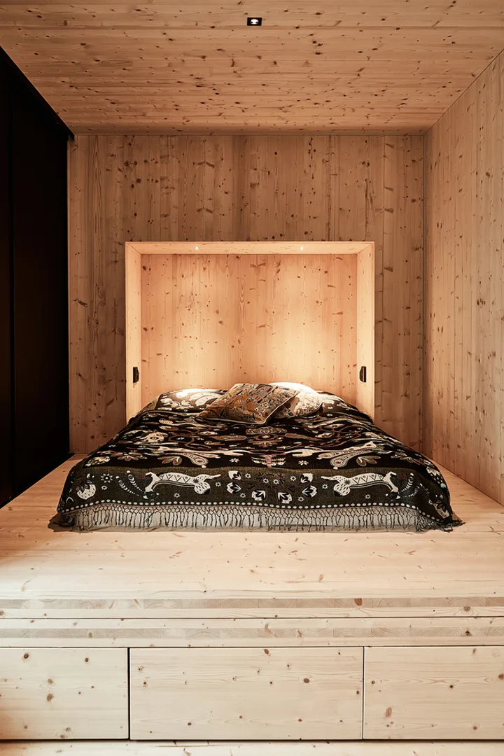 meteorite-cabin-finland-ateljé-sotamaa-bed
