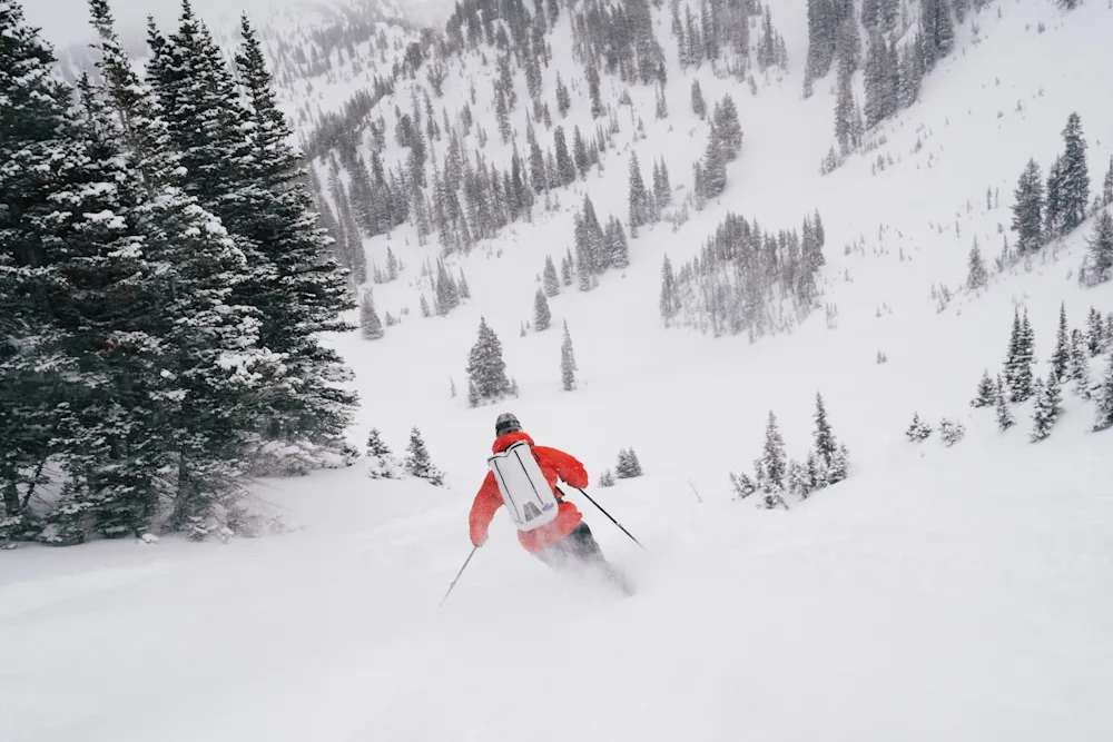 Pa'lante Snow Pack Review: A Backcountry Pack Inspired by Ultralight Hiking