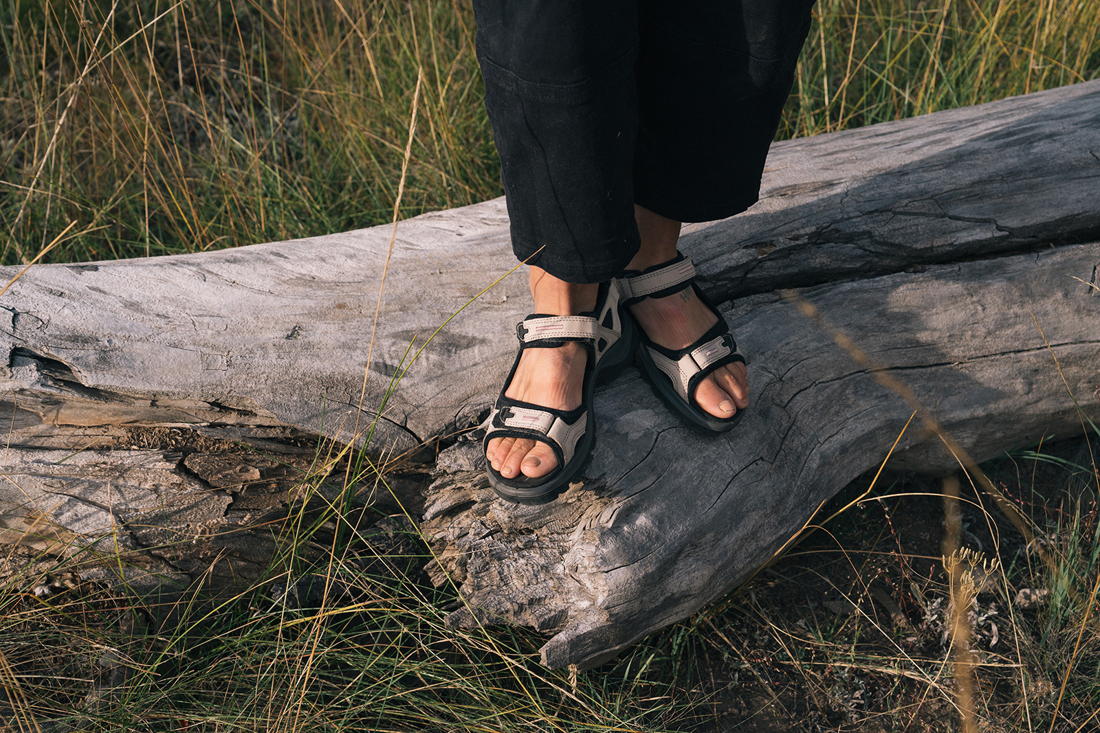 Hiking sandals with online arch support