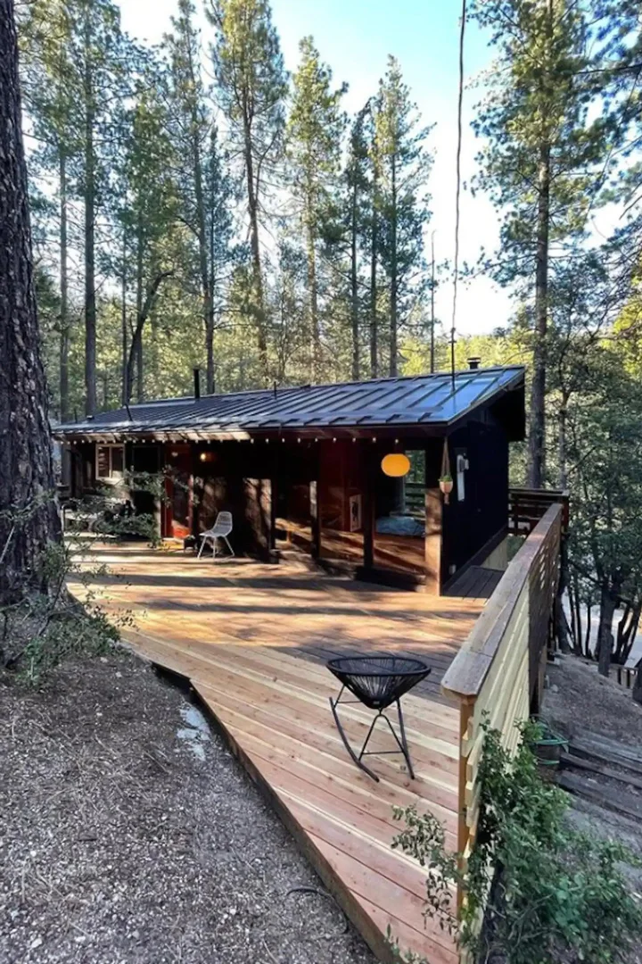idyll-pine-treehouse-idyllwild-pine-cove-california-exterior
