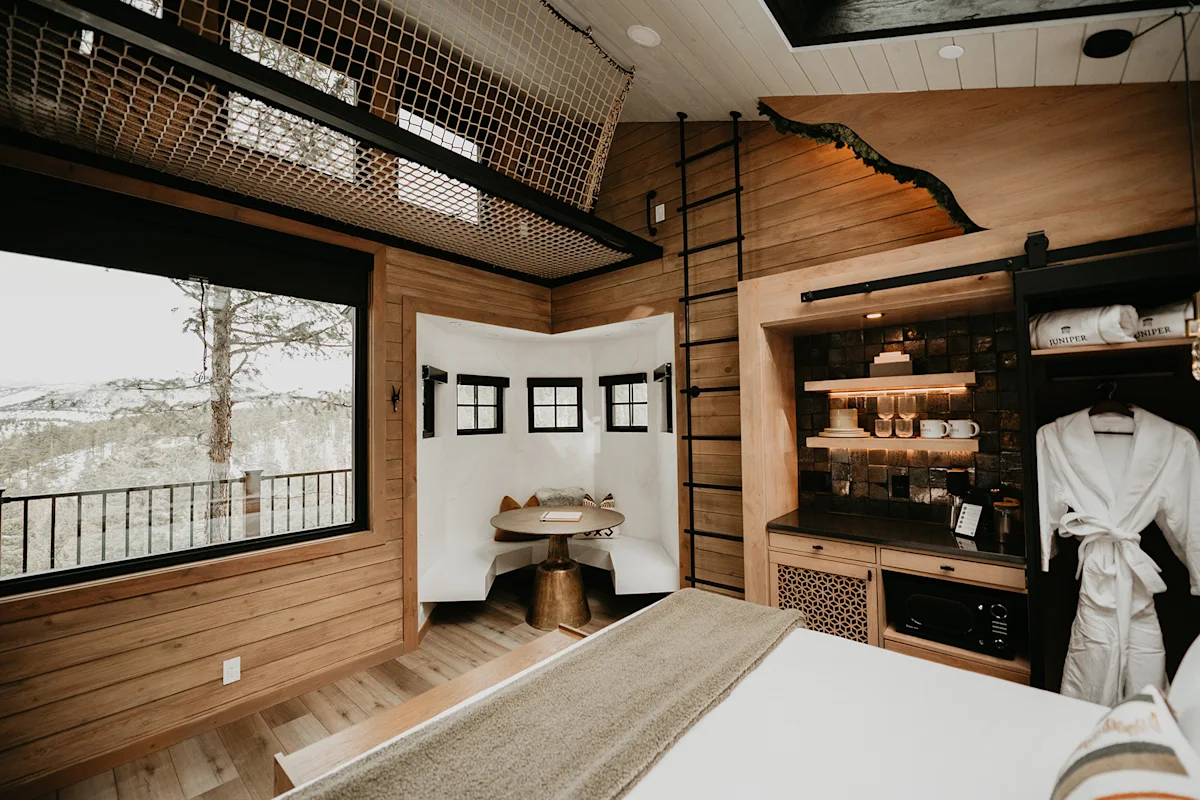 Kate-Ivy-Juniper-Treehouse-nook-horizontal
