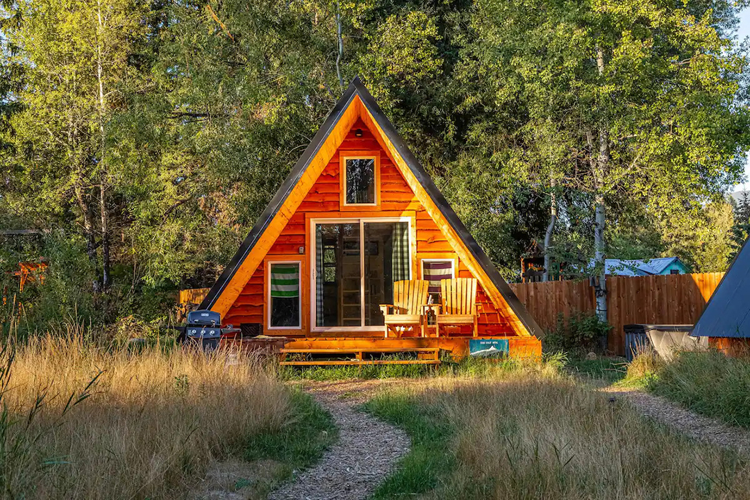 9 Best Rental Cabins Near Glacier National Park Field Mag   Best Glacier National Park Cabin Rentals Elkcalf Aframe 