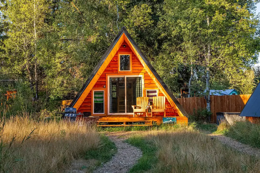 best-glacier-national-park-cabin-rentals-elkcalf-aframe